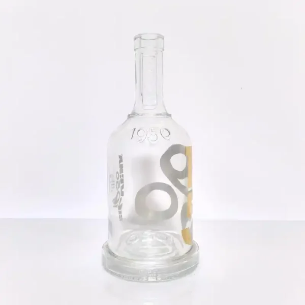 750ml Clear glass liquor bottle with customized logo printing and embossed For Gin